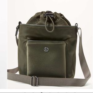 Lululemon All Set Mini Bucket 5L Dark Olive